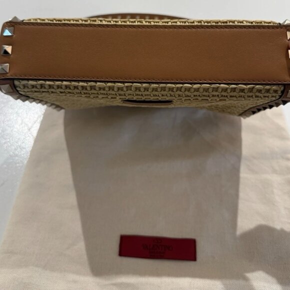 Valentino Garavani Rockstud Small Raffia Shoulder Bag - Picture 5 of 11